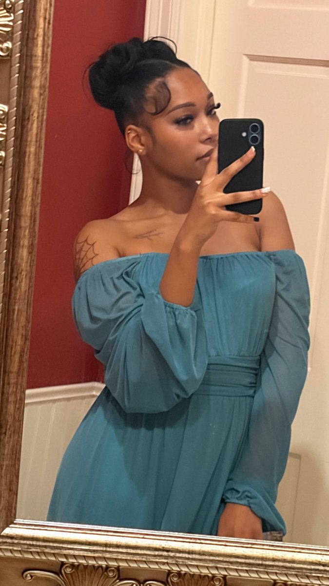 ari janea tweet media