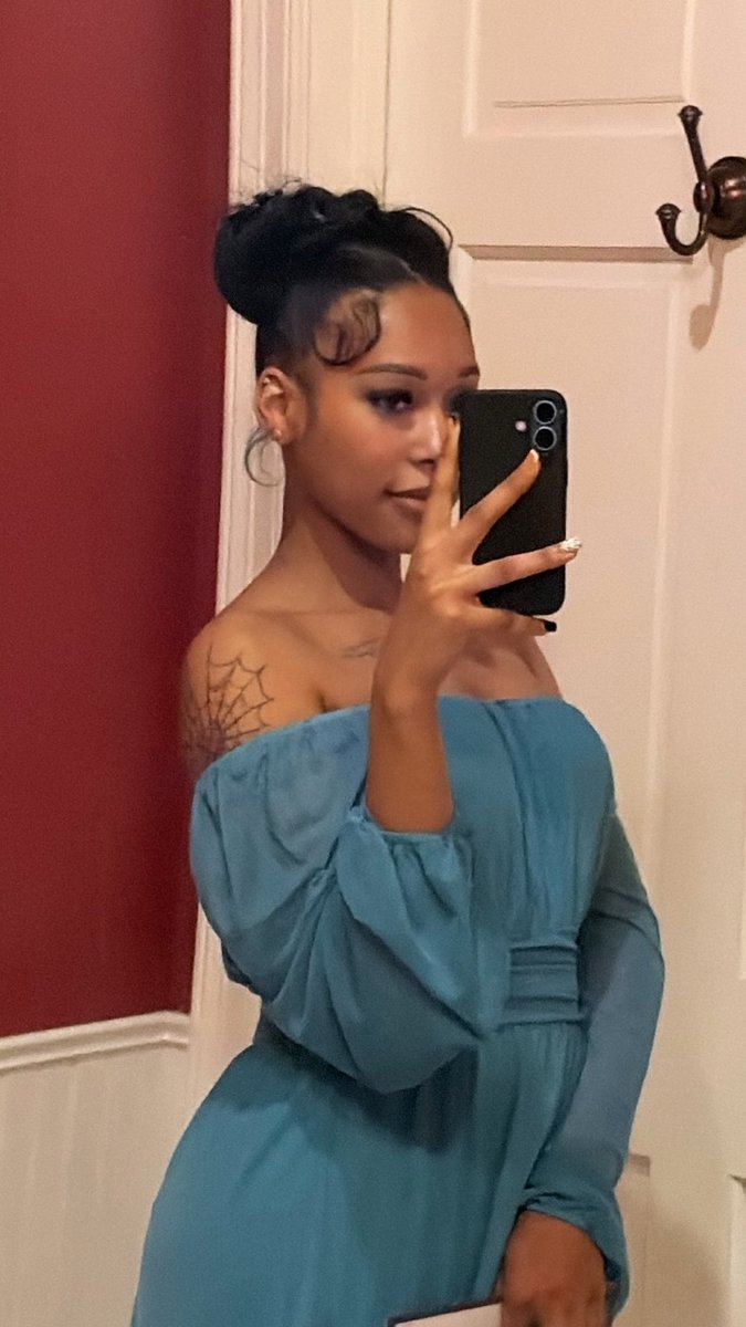 ari janea tweet media