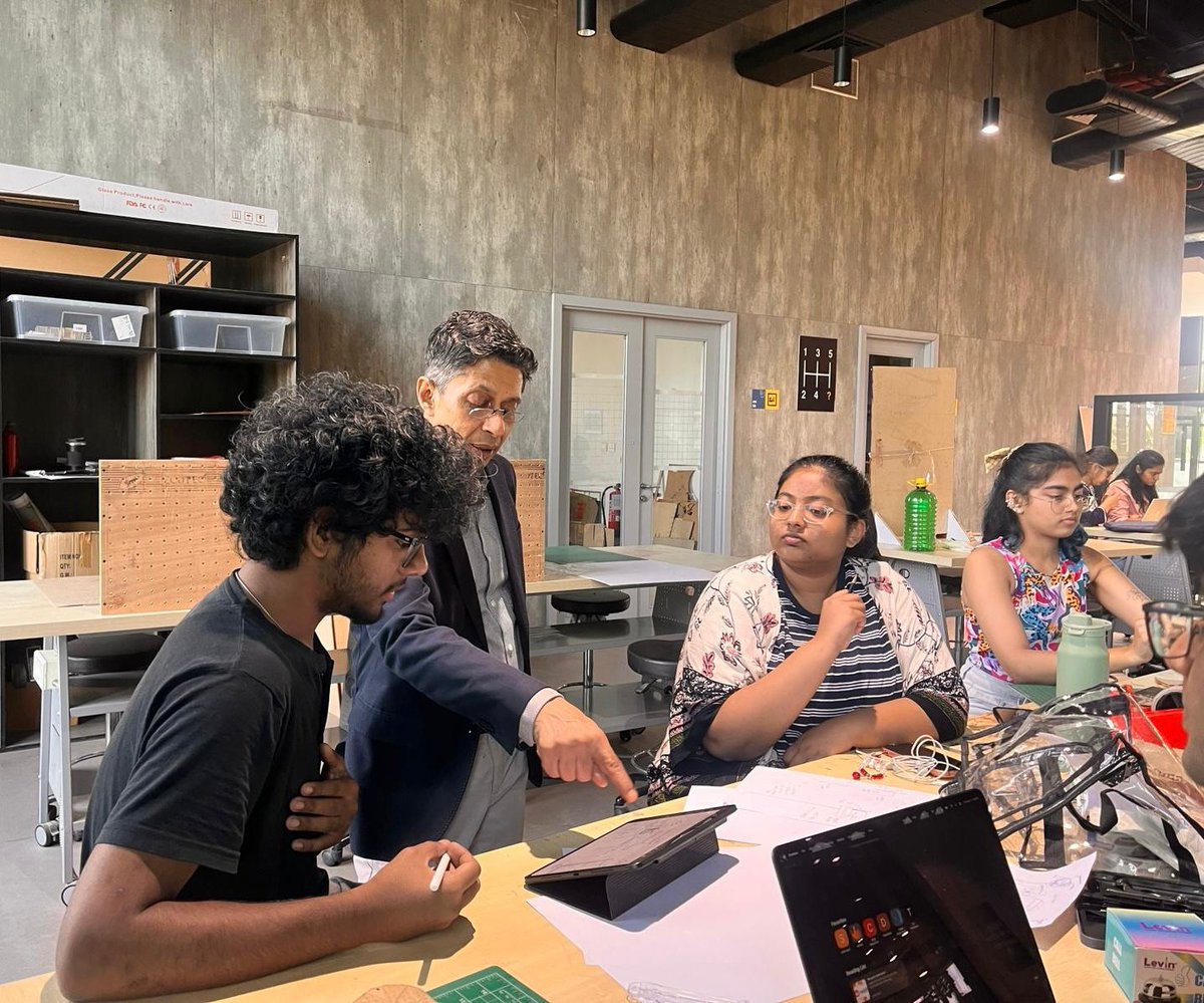 rajeshkjindal's tweet image. Go‑to‑Market is the bridge from innovation to global impact
Honored to visit @PlakshaUniv  for my Decoding B2B Marketing tour- podcast + deep discussions with entrepreneurial students on GTM strategies for startups.
#DecodingB2BMarketing #GoToMarket #StartupGrowth #IndiaToGlobal