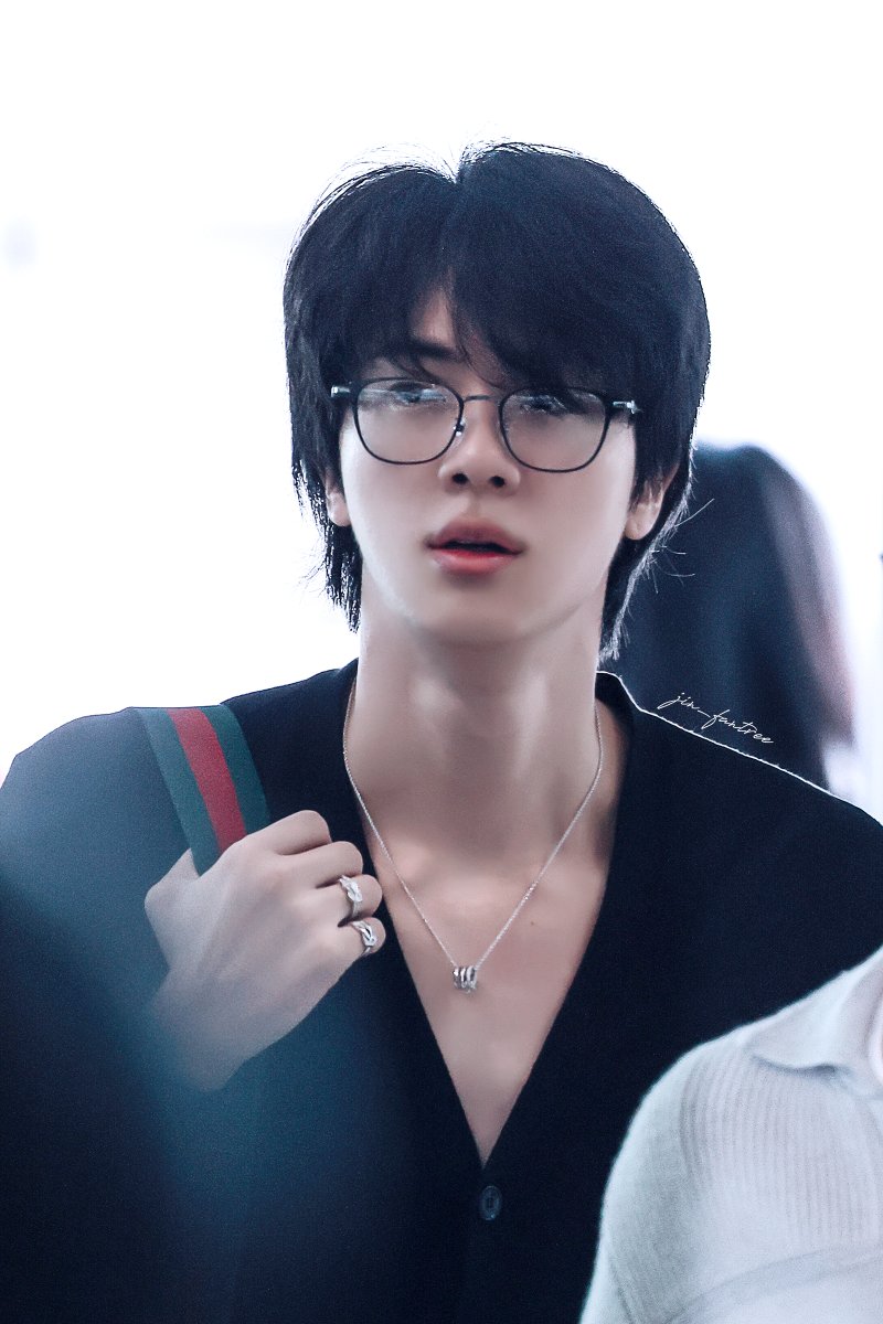 jinfantree_DR's tweet photo. 260423 인천 공항 출국 
이른 아침 미모가 태양이 없어도 빛 나겠어

#BTS_WORLDTOUR_ARIRANG 
#방탄소년단진  #JIN #진 https://t.co/Yc5t447BEE