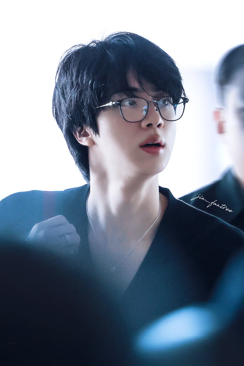 jinfantree_DR's tweet photo. 260423 인천 공항 출국 
이른 아침 미모가 태양이 없어도 빛 나겠어

#BTS_WORLDTOUR_ARIRANG 
#방탄소년단진  #JIN #진 https://t.co/Yc5t447BEE