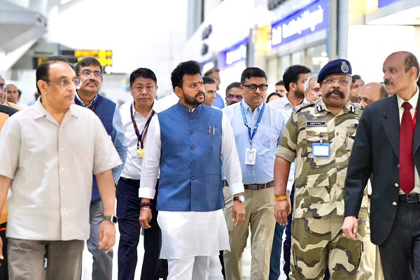 InvGurInd's tweet image. India offers natural advantage to become global aviation transit hub: @RamMNK 

investmentguruindia.com/newsdetail/ind…

@narendramodi  #PrimeMinister #AviationSector #Industry @AmitShah  @MoCA_GoI   #UnionHomeMinister #GlobalTransitHub @RamMNK  #Investmentguruindia