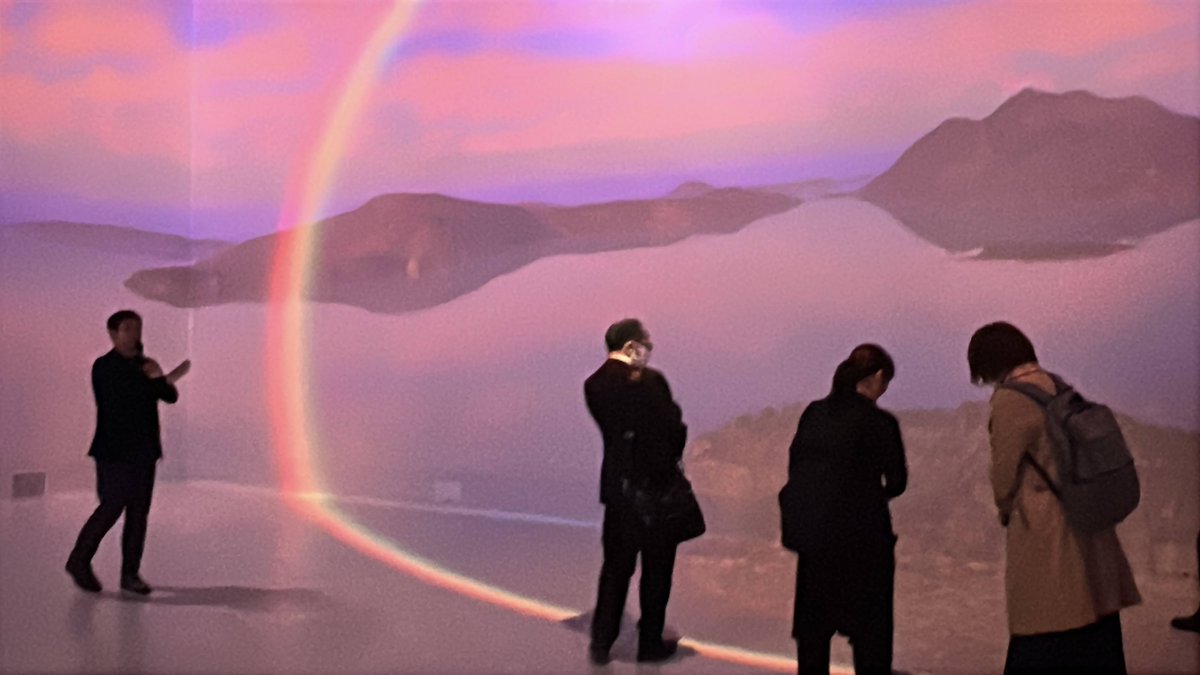 yaa_mada's tweet photo. なにここ！ワクワクが止まらないー！
日本科学未来館で惑星探査と気象観測をテーマにした没入型インスタレーション作品の内覧会で大興奮！
一般公開は、４月25日から

プレ太陽系を中心に巡る大迫力の宇宙旅行は、子どものころの疑問を教えてくれたり、今も行われてる壮大なプロジェクトを知りドキドキ https://t.co/Bug6ES1Tbc
