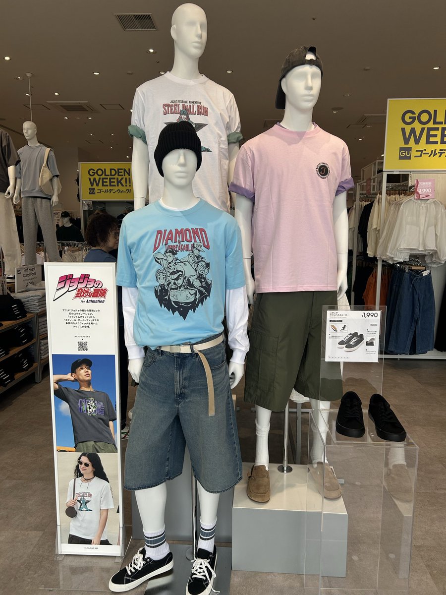 SADAMARU_ninga's tweet image. すぐなくなるから
昼休みに急いで買いに行った💦
お目当てゲット
#ジョジョ #ジョジョコラボ  #GU