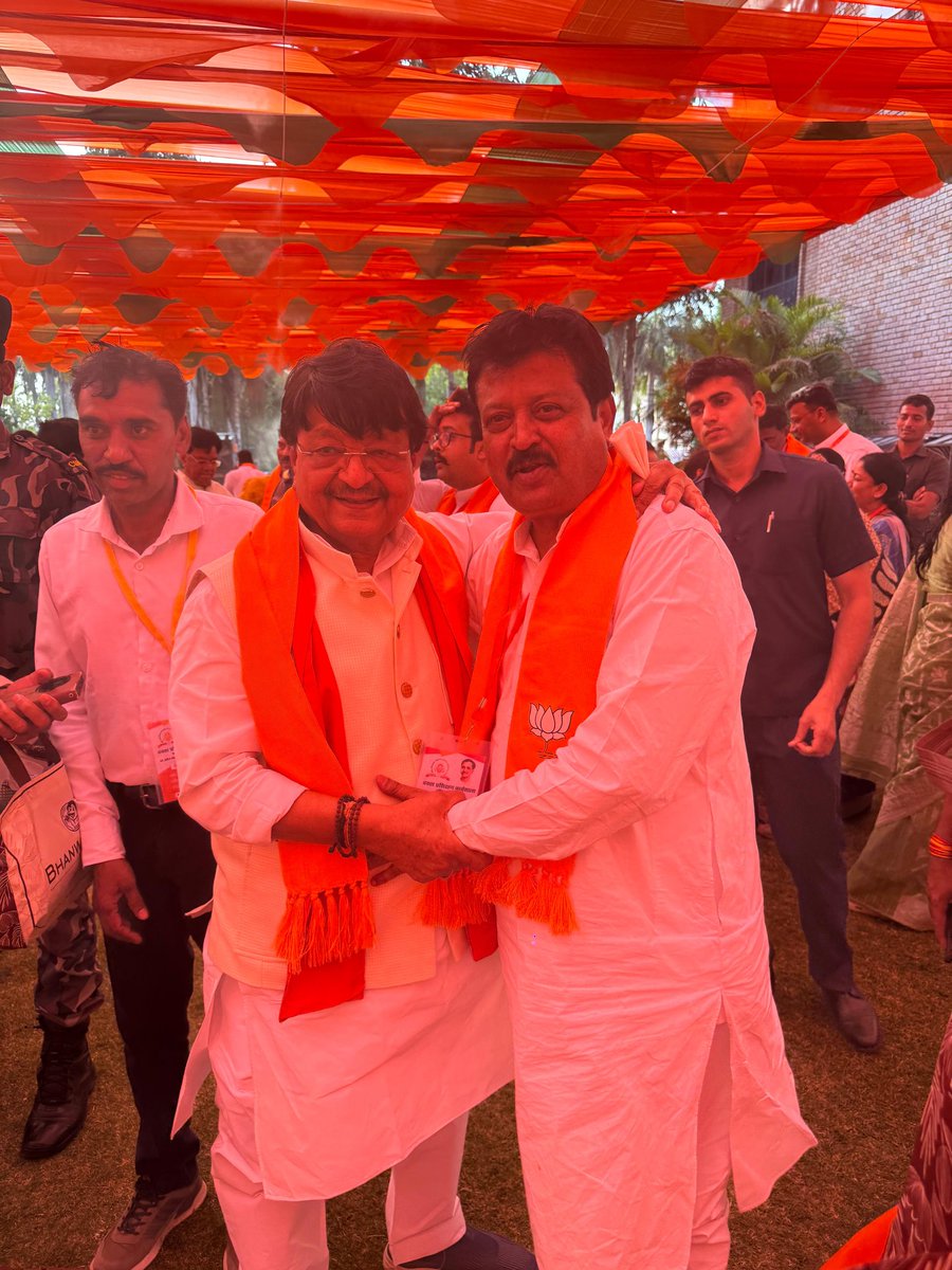 SanjayCGBJP's tweet photo. गत दिवस इंदौर में आयोजित पंडित दीनदयाल उपाध्याय प्रशिक्षण महाअभियान-2026 के तहत कार्यकर्ता प्रशिक्षण कार्यशाला में बड़े भाई, लोकप्रिय नेता, मध्यप्रदेश शासन में कैबिनेट मंत्री श्री कैलाश विजयवर्गीय जी का सानिध्य प्राप्त हुआ। https://t.co/FNWosx7Grd