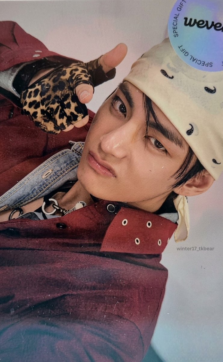 Taehyung’s photocard for Weverse Lucky Draw