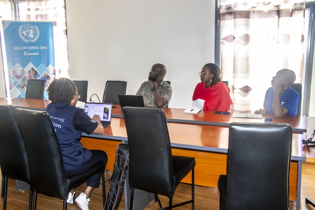 UNVBurundi's tweet image. 22 April 2026 
 #UNV F.U 🇧🇮 held an exchange session with UN volunteers engaged in the #BIJE and #BIDF banks under the @PNUDBurundi Moonshot initiative
Session focused on addressing field challenges, presenting updated conditions of service, &amp;amp; clarifying administrative procedures