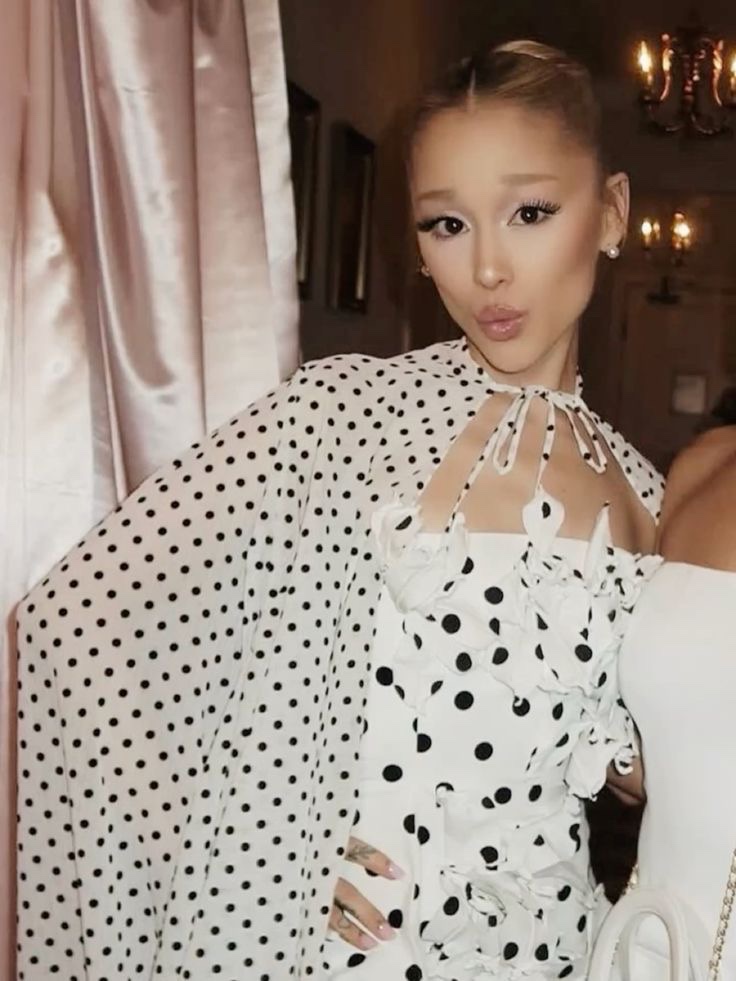 lola 🪷🧁 ꕤ tweet media