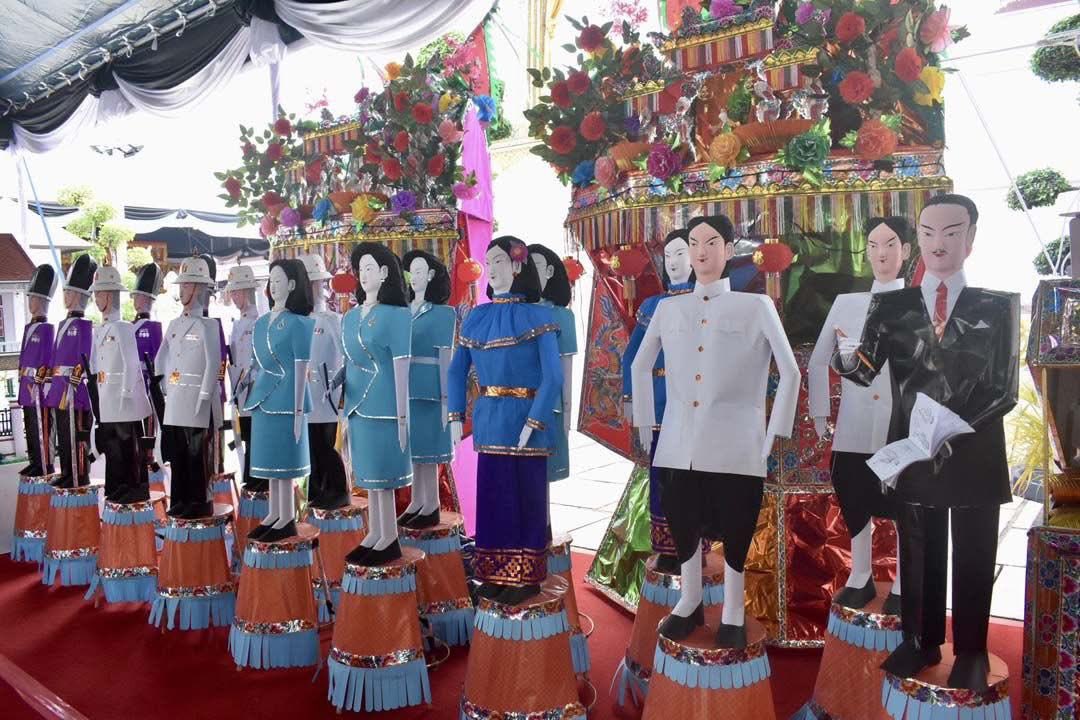 เครื่องกระดาษกงเต็กหลวง ☁️🩵☁️
พระตำหนักจิตรลดารโหฐาน (จำลอง)
ฉลองพระองค์ รถยนต์พระที่นั่ง 
ข้าราชบริพาร และ นายปิแอร์ บัลแมง
เนื่องใน พิธีบำเพ็ญกุศลทักษิณานุปทาน (กงเต๊ก)ถวายพระบรมศพ “สมเด็จพระพันปีหลวง”
จัดทำโดย คณะบรรพชิตจีนนิกาย
#สมเด็จพระพันปีหลวง #พระพันปีหลวง