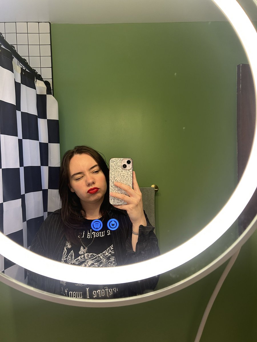 lex 🍂🏒 tweet media