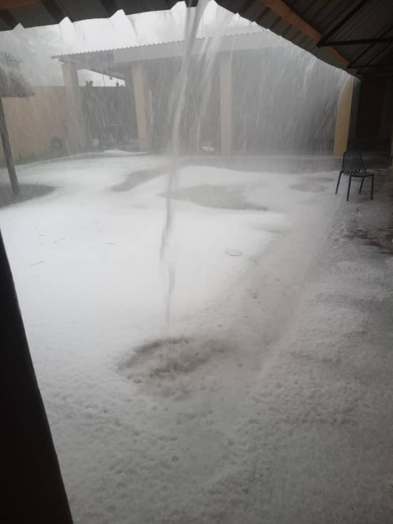 GondwanaLodges's tweet image. Not snow. Hail. In Namibia. 🌩️ Okahandja woke to a carpet of ice yesterday — 23 April 2026 — as a surprise storm rolled through. One of those moments that reminds you this country still has the capacity to astonish. #Namibia #Okahandja #GondwanaLodges