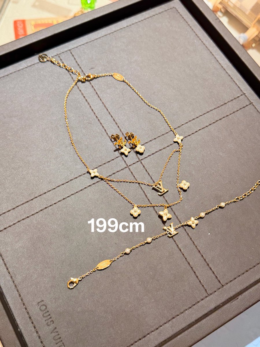 199cm__'s tweet photo. New Drop LV flowergram XS ⋆˚✿˖°

พร้อมหิ้ว ถึงไทย30/04 

earrings 16,200 ฿ (TH 17,400฿)
bracelet 16,500 ฿ (TH 17,800฿)
necklace 19,900 ฿ (TH 21,100฿) https://t.co/vXGjBFteHm