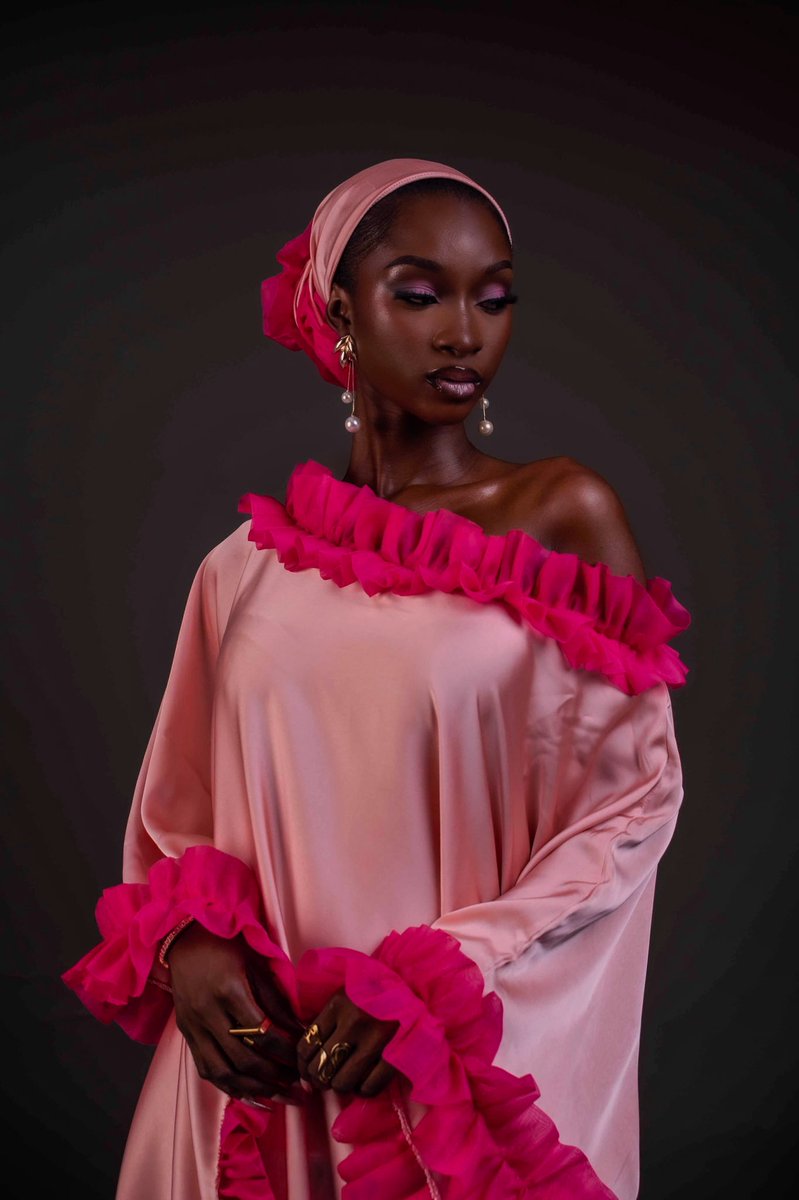 TheFolasade (Mama è) tweet media