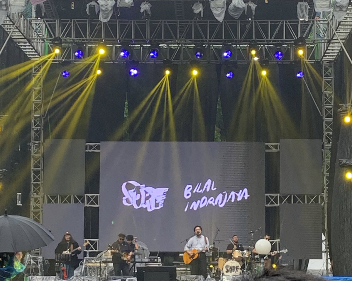 moon safari tweet media