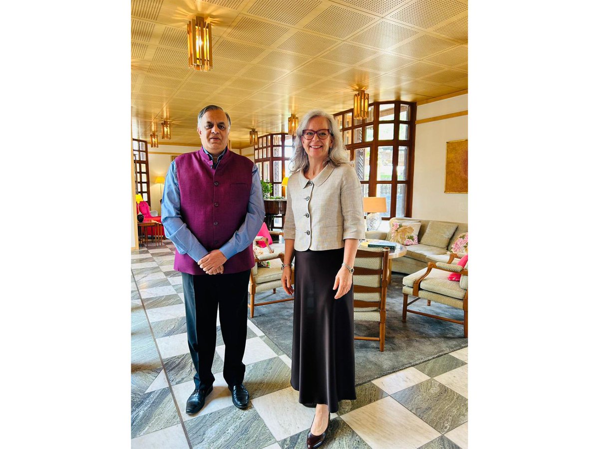 ani_digital's tweet image. Indian Envoy to Saudi Arabia congratulates Petra Menander upon appointment as Swedish Envoy to India

Read @ANI Story | aninews.in/news/world/mid…

#SaudiArabia #Envoy #Sweden
