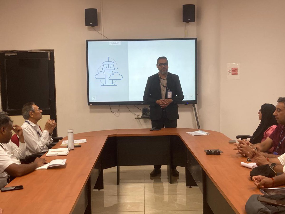 aaibvnairport's tweet image. Bhavnagar Airport remains committed to providing quality services to airlines and passengers.

LVP (Low Visibility Procedure) will be effective from 14 May following @DGCAIndia approval.

A training-cum-awareness program was conducted for all stakeholders.
#AviationSafety