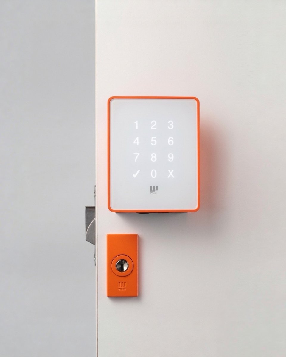 lockmakerwest's tweet photo. もう、カギは持ち歩かない時代。

暗証番号がカギ代わり。

▼戸建やマンションだけではなく、オフィスや店舗・宿泊施設にも後付けで取り付けが可能。

▼有効期限付きの暗証番号で、時間外の不正入室を防止する高セキュリティ。

❐WEST Connected lock  E06 https://t.co/BaPNN5XJVG