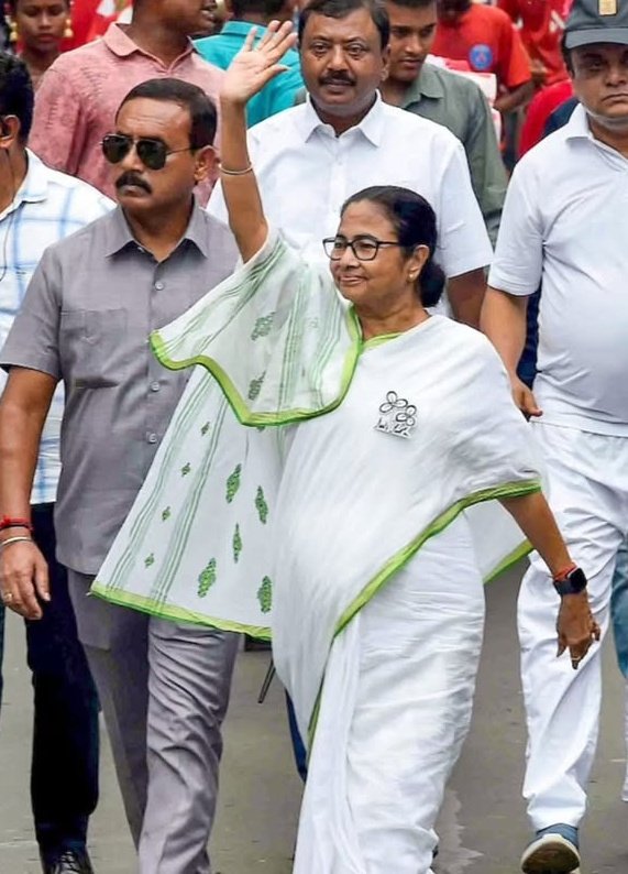 Modi, His Entire Cabinet and Every BJP Chief Minister is in West Bengal from the last 20 days.

Just to defeat one woman.

Tigress of Bengal.