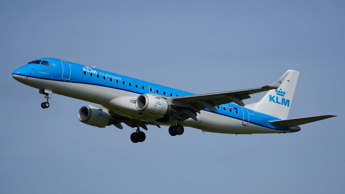 🔴 <a href="/KLM/">KLM</a>  is pulling 160 flights from Amsterdam Schiphol this May. The reason is simple: jet fuel is getting too expensive to justify certain routes, and the Middle East conflict shows no sign of letting up.
They're not alone. Lufthansa just axed 20,000 short-haul flights through