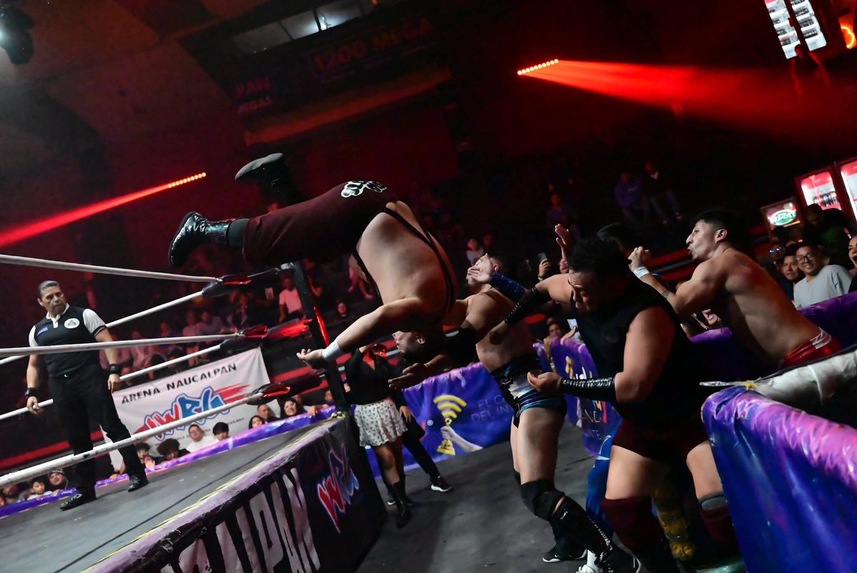 LUCHALIBREIWRG's tweet photo. Los Chilenos vencen a Freelance y a los Big Streappers, al final piden que ya sea la lucha por el Campeonato Welter que le pertenecía a Caballero de Plata. 💥😱 @jasperfasterpw @shocko_luchador https://t.co/12yC82wO48
