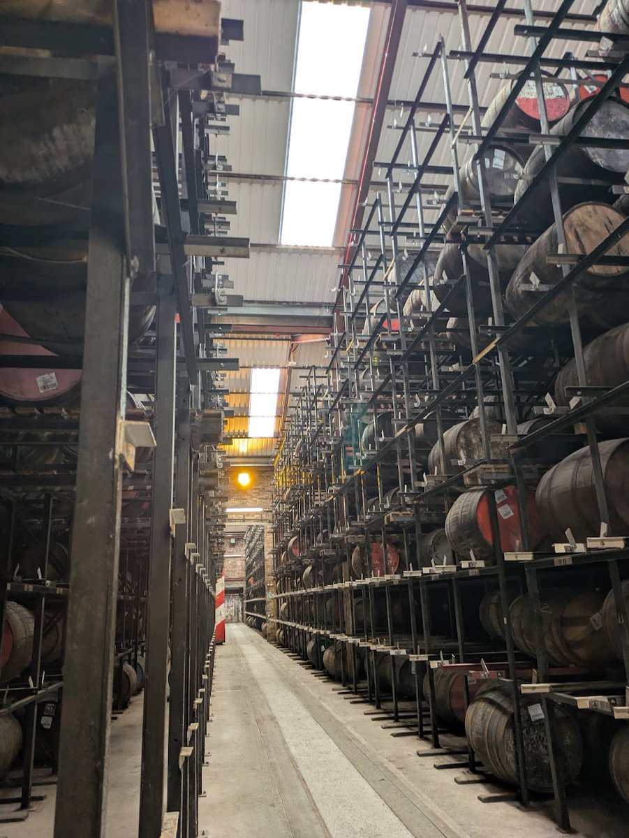 caskandstill's tweet image. #LOCH_LOMOND

一つの蒸溜所でモルトを作り分け、グレーンも生産。

迷子にりそうな敷地の広さ、工場感…
他のモルトの蒸溜所とは趣が違う蒸溜所。

#西川口 #BAR #川口 #鳩ケ谷 #さいたま #埼玉 #戸田 #蕨 #バー #caskandstill #ワイン #リアルエール #whisky #オールドボトル