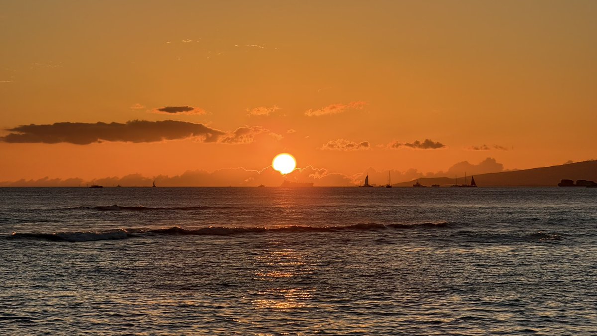 hawaii_isla808's tweet image. Sunset in Honolulu, Hawaii 🙏🏼📸❤️
#oahu #hawaii #waikiki #honolulu #sunsethawaii