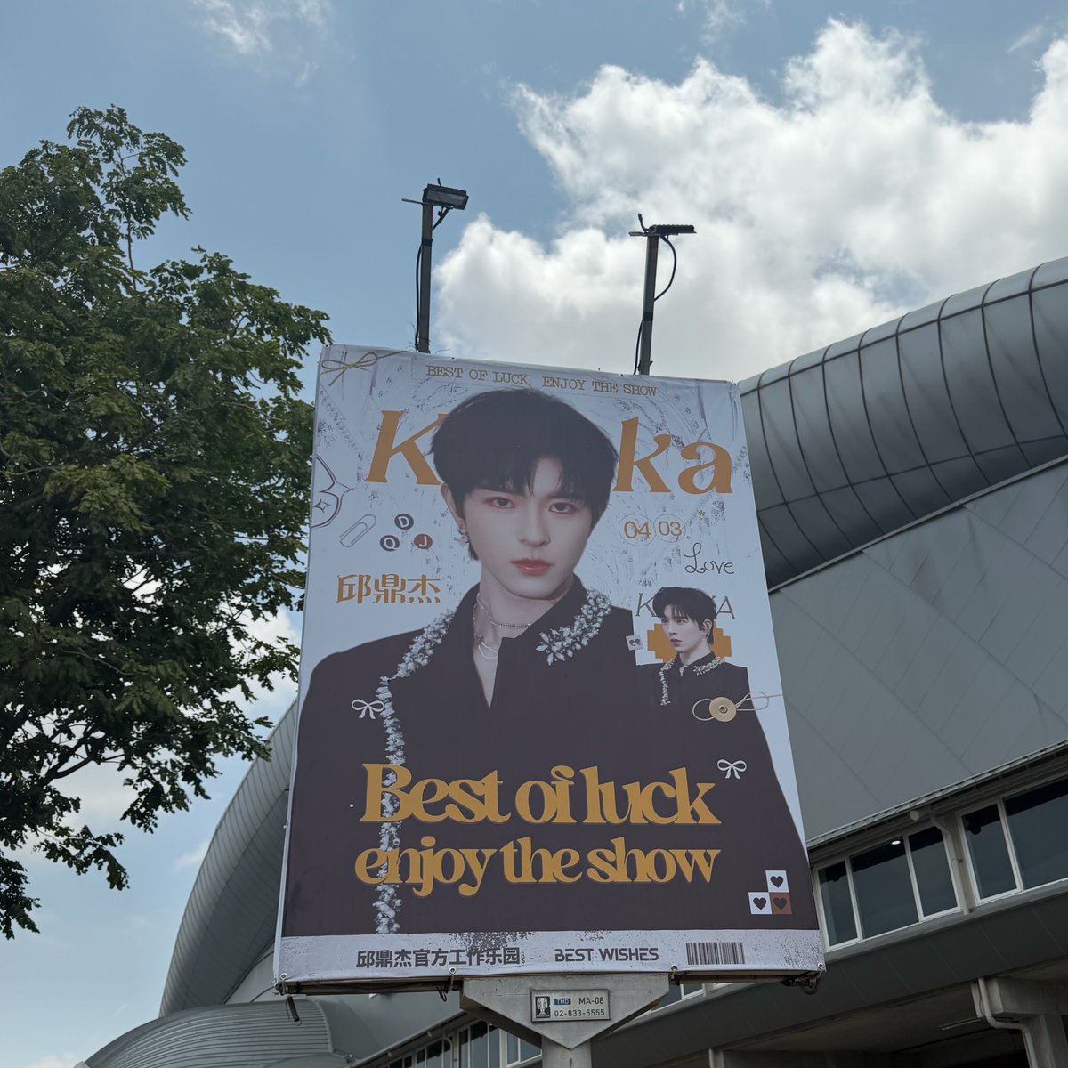 Jinelipuka's tweet photo. มาเห็นกับตาแล้วดีใจมาก ประเทศไทยมีชิวติ่งเจี๋ยจริง ๆ ขอโอ่งสิบใบเลย ไม่ไหว 😭😭🧡🧡 https://t.co/KLiLnzuRRX