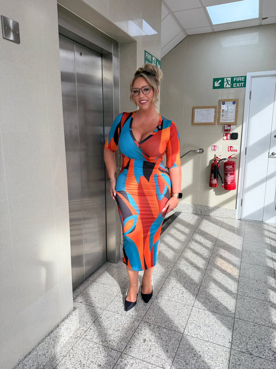 Office Mum tweet media