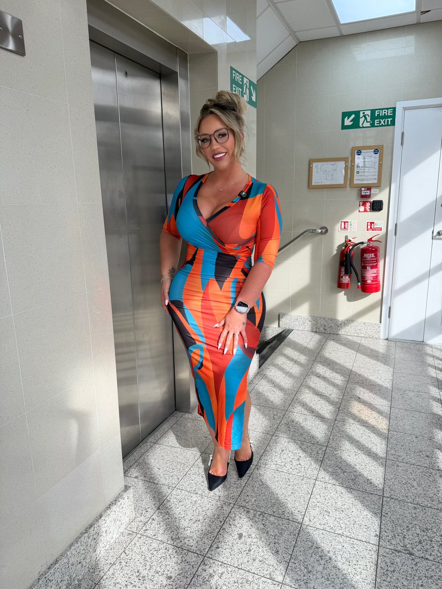 Office Mum tweet media