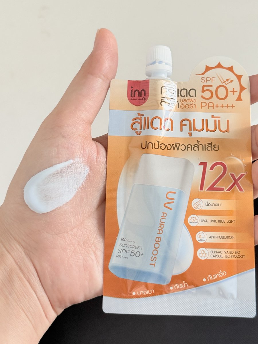 rinmomome's tweet photo. สาวผิวเหลืองต้องเลิฟกันแดดสีฟ้าของ #INNBEAUTYTH  เค้ามี SPF50+ PA++++ กันUV แรงๆช่วงนี้ได้เวิร์ก แล้วเนื้อสีฟ้าช่วยลดความเหลืองของสีผิว ทำให้ผิวดูมีออร่าขึ้น แต่งหน้าง่ายขึ้นไม่ต้องพึ่งเบสเมคอัพเลย ประหยัดขั้นตอนไปได้เยอะ เหมาะกับวันทำงานสุดๆ แบบซองพกง่ายแค่59.- หาซื้อที่เซเว่นได้เลย #กันแดดซอง #กันแดดสีฟ้า #ครีมซองเซเว่น