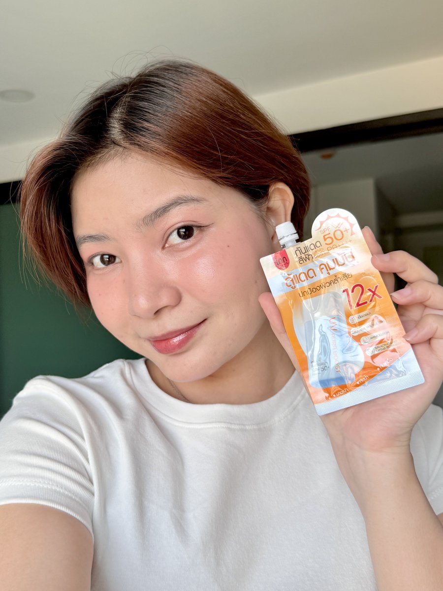 rinmomome's tweet photo. สาวผิวเหลืองต้องเลิฟกันแดดสีฟ้าของ #INNBEAUTYTH  เค้ามี SPF50+ PA++++ กันUV แรงๆช่วงนี้ได้เวิร์ก แล้วเนื้อสีฟ้าช่วยลดความเหลืองของสีผิว ทำให้ผิวดูมีออร่าขึ้น แต่งหน้าง่ายขึ้นไม่ต้องพึ่งเบสเมคอัพเลย ประหยัดขั้นตอนไปได้เยอะ เหมาะกับวันทำงานสุดๆ แบบซองพกง่ายแค่59.- หาซื้อที่เซเว่นได้เลย #กันแดดซอง #กันแดดสีฟ้า #ครีมซองเซเว่น