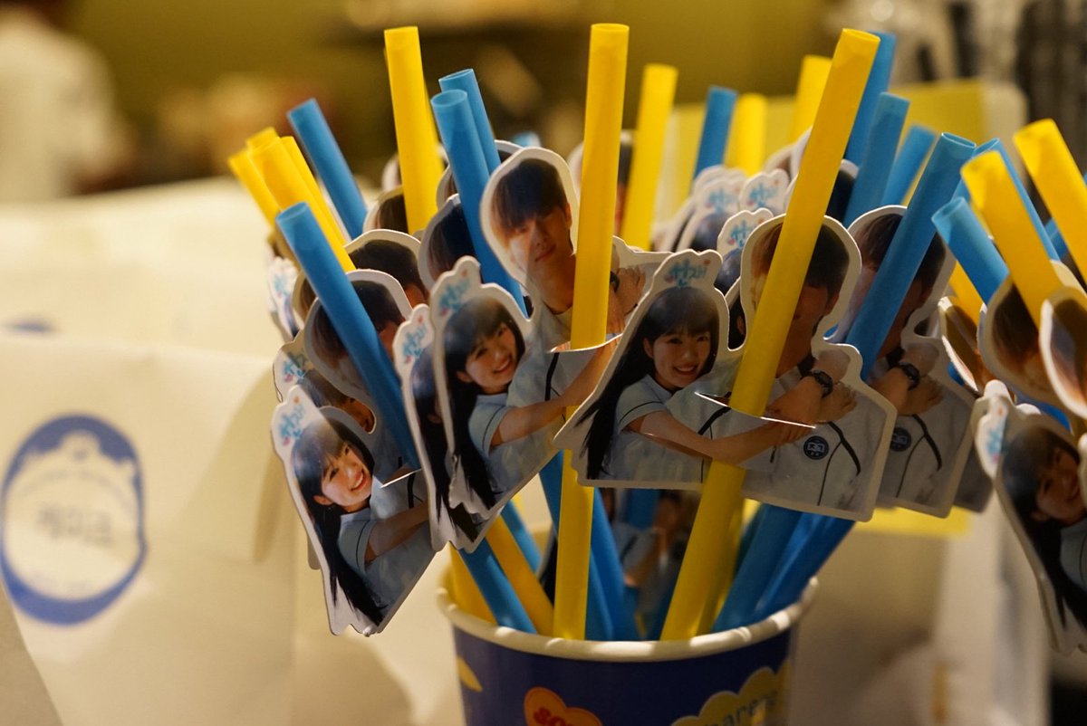 peachicatong's tweet image. Sok atuh ambil makanan, kue dan minumannya ya, jangan lupa minumnya pakai sedotan #LovelyRunner tergemas jerih payah @agoodfangirl 🥹🫰🏻

#LovelyRunner2ndAnniversary main bareng subeom 💙💛