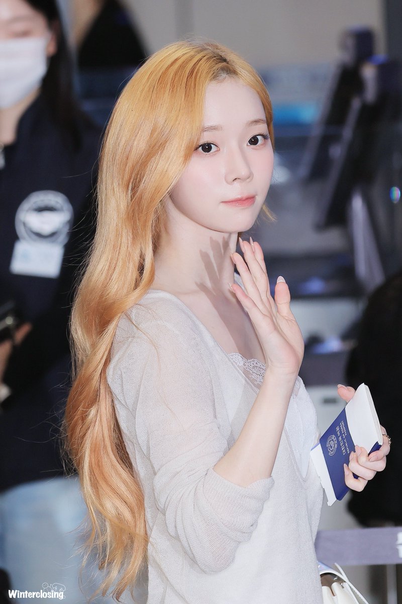 kwtclosing0101's tweet photo. 260424 GMP

🍊🛫

#WINTER #윈터 
#aespa #æspa #에스파 https://t.co/5HTiB71woH