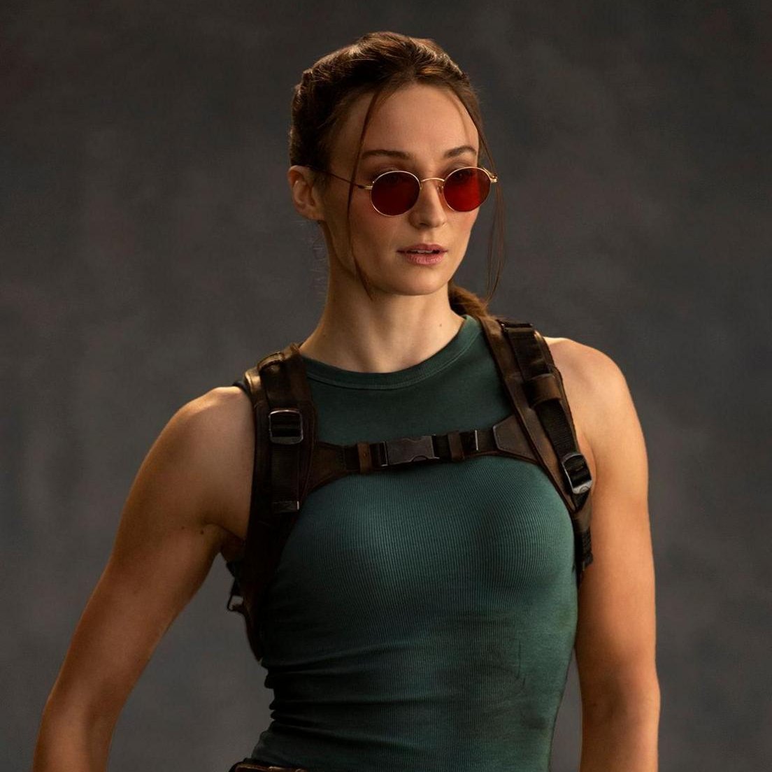 Wurldnet's tweet image. Sophie turners look on the going production of the Tomb Raider 2 ,
Damn  she looks hot 🔥👀
#sophieturner #tombraider