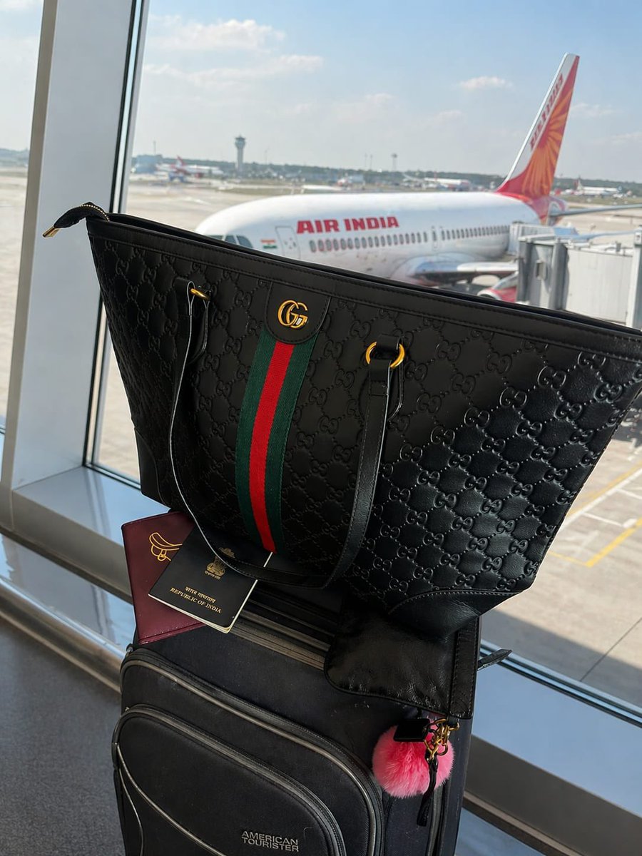 Kly9811's tweet image. A falling dynasty looks even better from a distance!! 
 #backtowork ✈️