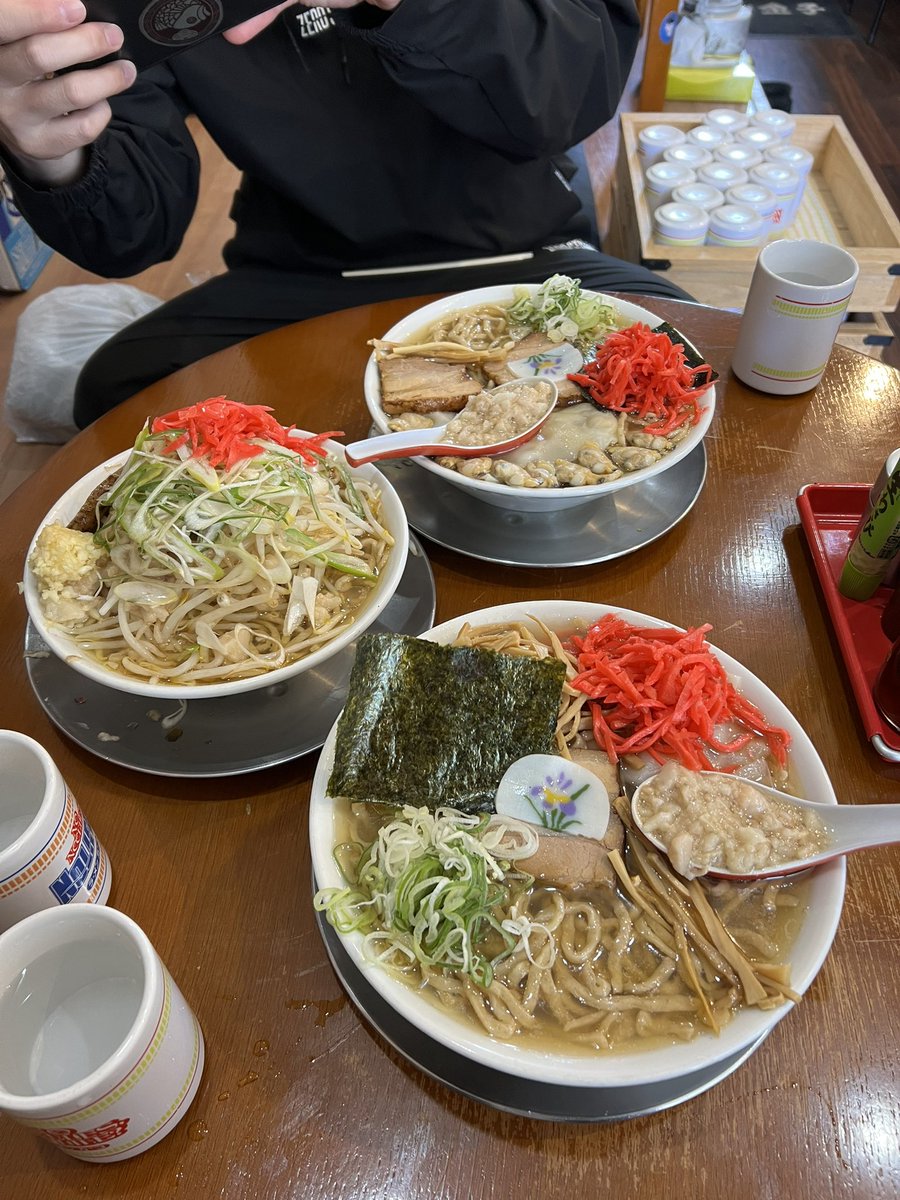 エスターク tweet media