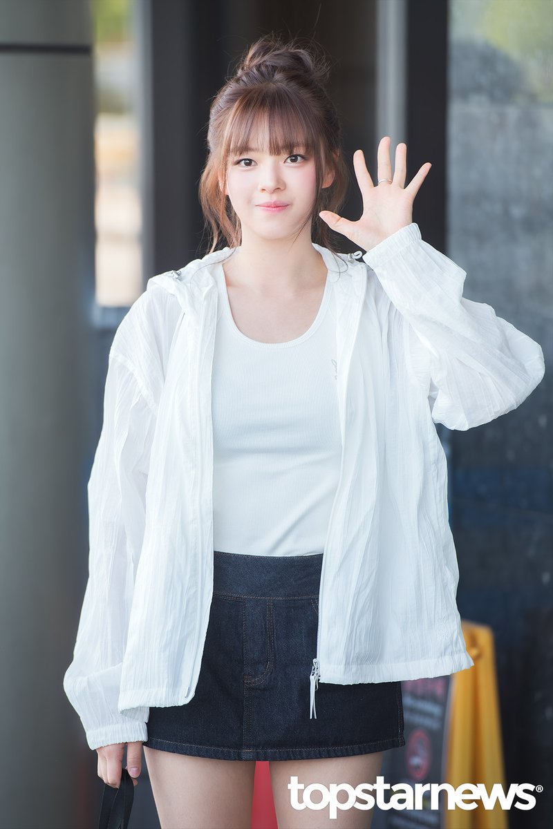 TSN_PHOTO's tweet image. [HD포토] 트와이스 정연, ‘한층 건강해진 모습으로’ (김포공항 출국) #정연 #트와이스 #TWICE #김포공항 #출국 #입국 #프리뷰 topstarnews.net/news/articleVi… &amp;lt;- Original Photo