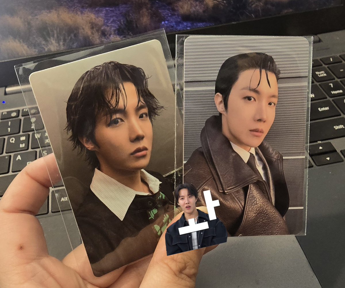 갹~~
2.0 
뮤비 착장
호비 .!!!
럭드 포카 😍
알바 가기전 진짜 급박하게 샀는디 
한방에 나오고 직원이 교환 구해주고 ㅋㅋㅋ 
#jhope #제이홉