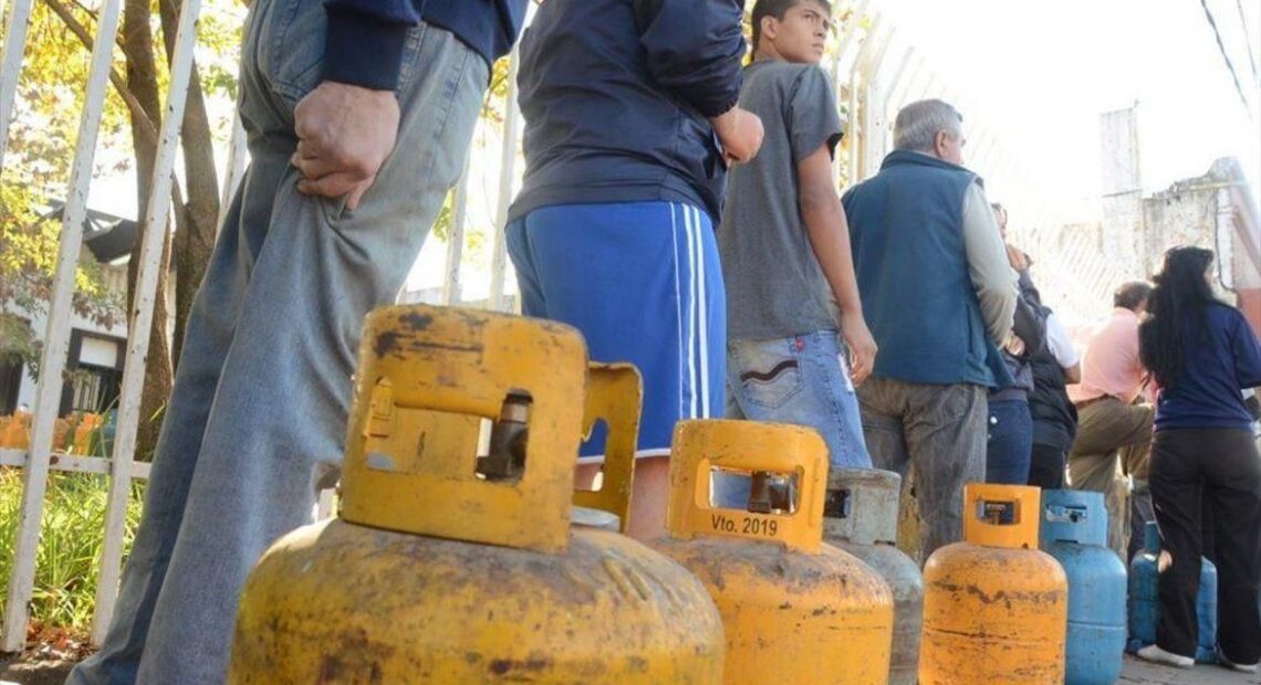 MisionesOpina's tweet image. Golpe al bolsillo: el gas en garrafa sube 30% desde mayo en Misiones

 #gas #Inflación #aumentos #Misiones

misionesopina.com.ar/golpe-al-bolsi…
