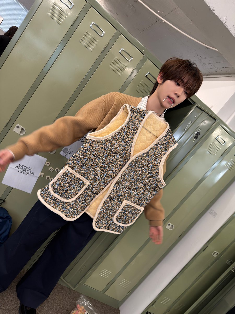 han yujin pics tweet media