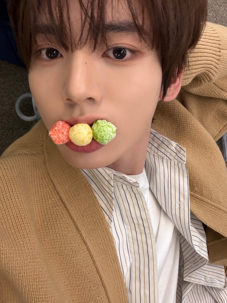 han yujin pics tweet media