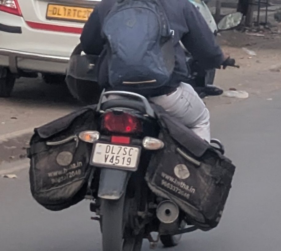 trafficwatchmen's tweet photo. Indirapuram me Traffic rules koi manne ko he taiyyar nahin hai.

Aap log challan kyon nahin karte ?

@Uppolice
@ghaziabadpolice
@uptrafficpolice
@Gzbtrafficpol

17/03/2026 06:46 AM Indirapuram Ghaziabad https://t.co/H2u4TTAJmP