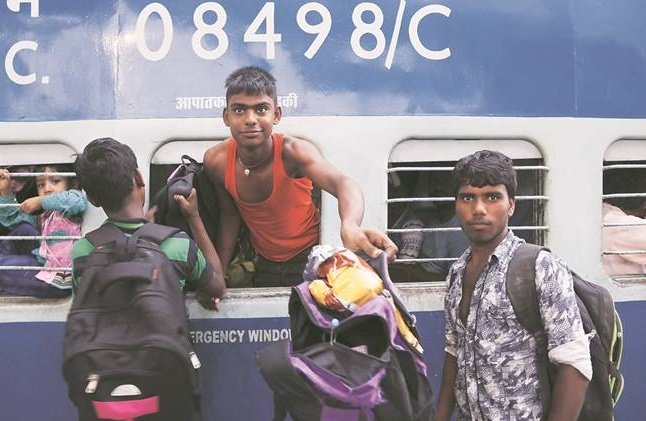 राजा का बेटा राजा बनेगा और प्रजा का बेटा 
मजदूर और मजबूर बनेगा !

निशांत कुमार ना सांसद है,ना विधायक है और ना ही किसी संवैधानिक पद पर है फिर Z सिक्योरिटी क्यू?

और वही एक आम बिहारी के बच्चों को दूसरे राज्यों में मजदूरी करने जाने के लिए पर्याप्त ट्रेन भी नहीं!

आखिर क्यू ?