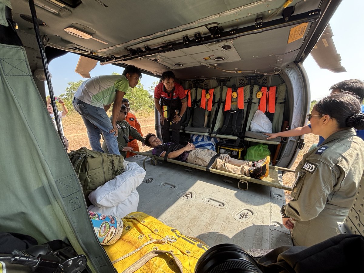TOWWestPAF's tweet photo. Culion, Palawan — Nagsagawa ang TOW West, sa pakikipagtulungan sa 505th SRG, at Camp Ricarte Station Hospital ng 570th ABG, ng Aeromedical Evacuation Operations Training para sa mga tauhan ng Culion Sanitarium &amp; General Hospital at MDRRMO ng Culion noong ika-21 ng Abril 21, 2026. https://t.co/s7rdoSshhd