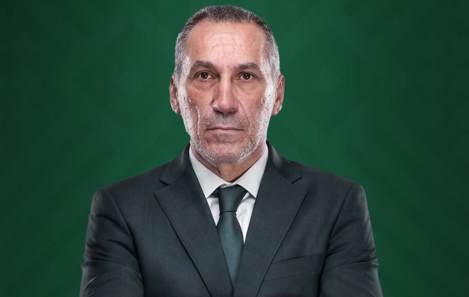 ArabNewsSport's tweet image. The Saudi Football Federation names Greek Georgios Donis as new coach for the senior national team, replacing Herve Renard, as #SaudiArabia prepares for the #FIFAWorldCup.  #WorldCup arab.news/4vag8