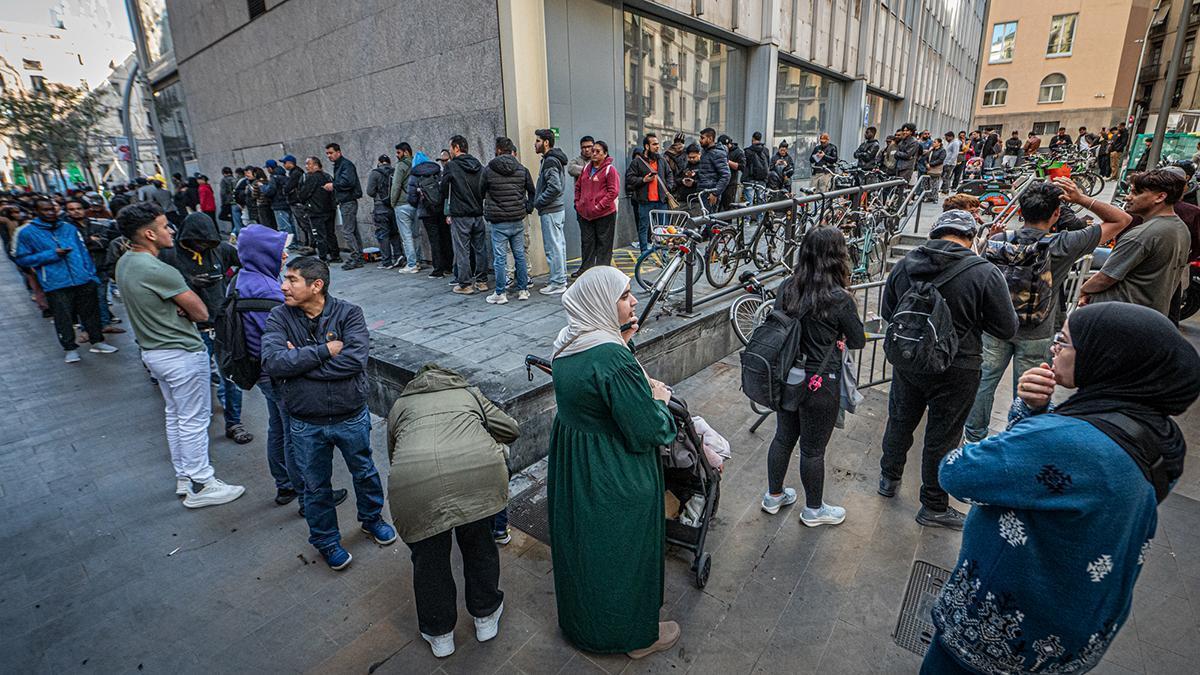 SherlockCoopert's tweet photo. Si per accedir a tots els serveis socials a Catalunya no importa cotitzar a la Seguretat Social, podem deixar de pagar impostos? https://t.co/9J5BDgvhx9