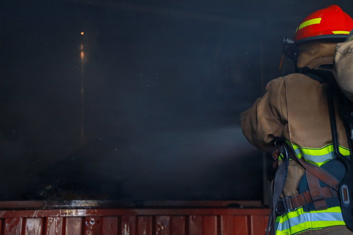 1stMAW_Marines's tweet image. MWSS-174: Fighting fires since the ’80s 🔥

U.S. #Marines with MWSS 174 and #Airmen with 8th Civil Engineering Squadron practice proper #firefighting procedures during a controlled practice fire.

@KunsanAirBase, Jeollabuk-do, South Korea, April 10, 2026.