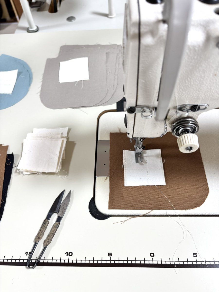 ポケットTシャツ製作中！

ポケットTシャツのポケットの「くちポケット」作ってますよ〜(*´-`)♪