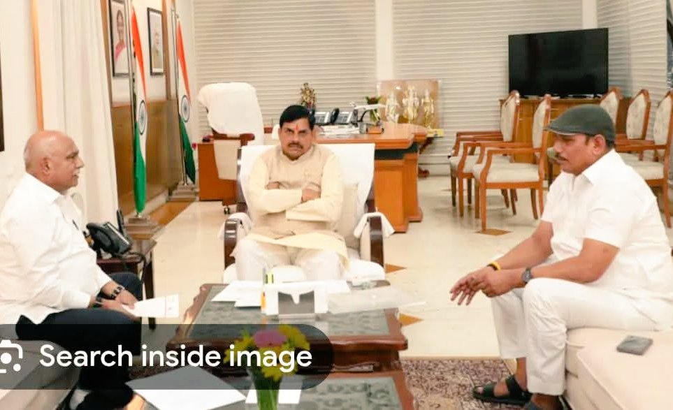मध्य प्रदेश के जनसेवा मित्रों को कैसे जल्द से जल्द नौकरी दी जाए! उसकी मीटिंग चल रही है या किसी महिला को मुख्यमंत्री बनाकर नारी शक्ति वंदन के समर्थन को मजबूत बनाने की बात हो रही होगी? 

#जनसेवा_मित्र #MadhyaPradesh #MohanYadav #PritamLodhi #HemantKhandelwal