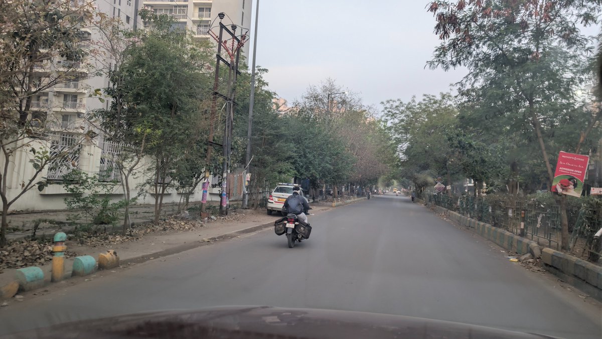 trafficwatchmen's tweet photo. Indirapuram me Traffic rules koi manne ko he taiyyar nahin hai.

Aap log challan kyon nahin karte ?

@Uppolice
@ghaziabadpolice
@uptrafficpolice
@Gzbtrafficpol

17/03/2026 06:46 AM Indirapuram Ghaziabad https://t.co/H2u4TTAJmP